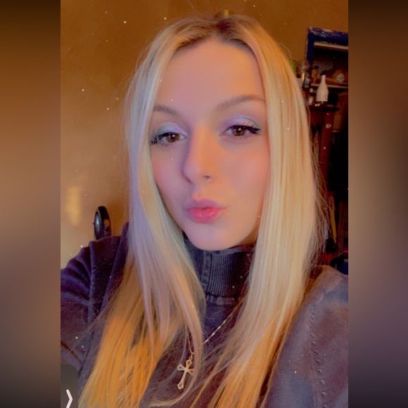 Meet your Posher, Alicia (The Purse Plug👜🔌🛍) - Picture 3 of 16